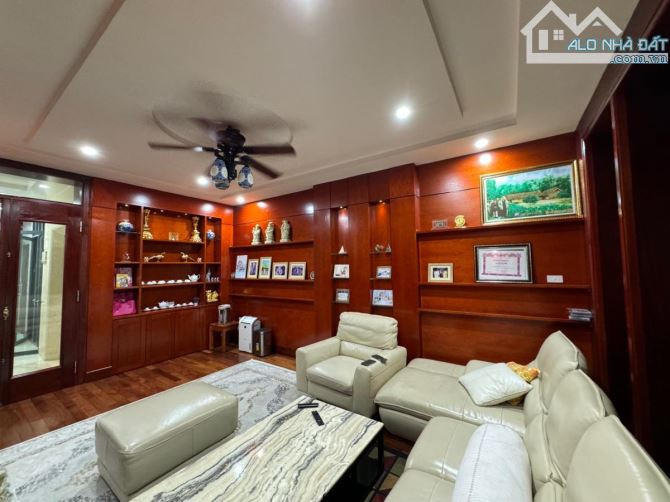 Biệt thự Phùng Khoang, vỉa hè, ô tô tránh đỗ, thoáng 4 bề, MT8m, gara, ở luôn 150m2 - 2