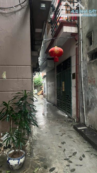 Cho thuê nhà ngõ Văn Cao, 25m² x 4 tầng, gồm 3 phòng ngủ, 2 vệ sinh 9,3 triệu - 2