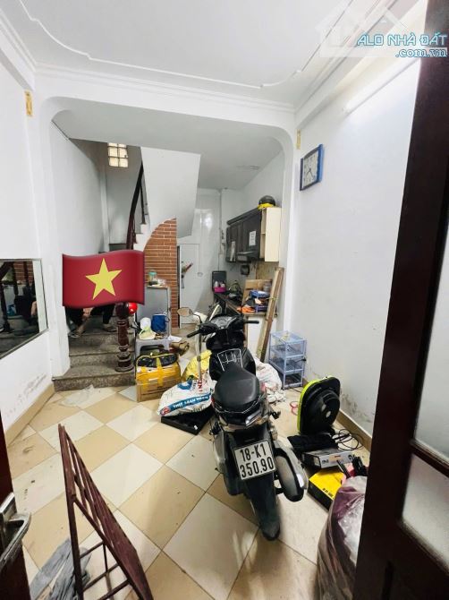 Bán Nhà Mặt Ngõ Cầu Giấy - 10m Ra Phố Oto Tránh