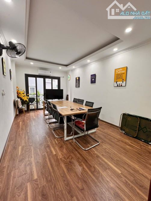 Chính chủ bán nhà 5 tầng, 50m, ô tô vào nhà, ở sướng, kinh doanh đỉnh cao, Tam Trinh