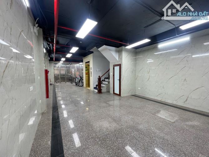 Mặt phố, 92,8m2, 9 tầng, mặt tiền 5,5m Ngã Tư Sở, Đống Đa, 39 tỷ 750.