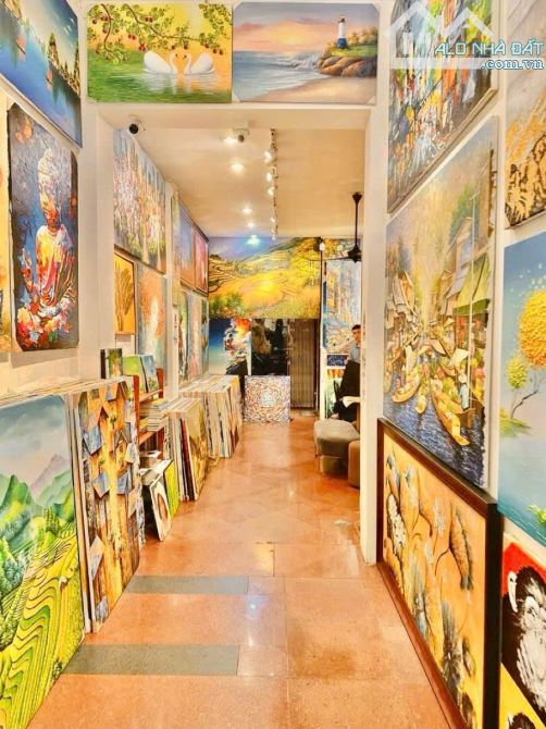 Bán nhà mặt phố Hàng Gai - Tuyệt tác 8 tầng nổi, 1 hầm, 1 bước chân chạm Hồ Gươm! 358 tỷ