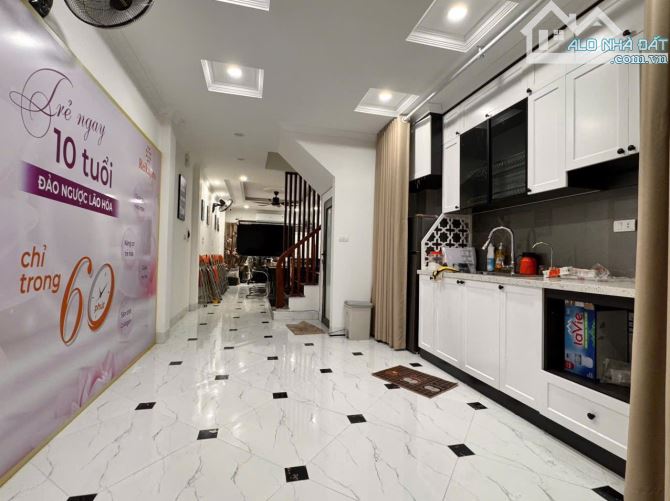 Chính chủ bán nhà 5 tầng, 50m, ô tô vào nhà, ở sướng, kinh doanh đỉnh cao, Tam Trinh