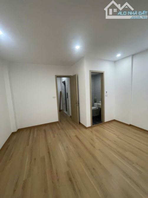 NHÀ MỚI! 7.15 TỶ- BÁN NHÀ NGỌC HỒI, BẾNXE NƯỚC NGẦM- MẶT NGÕ THÔNG - CÁCH PHỐ 30M - 5 NGỦ