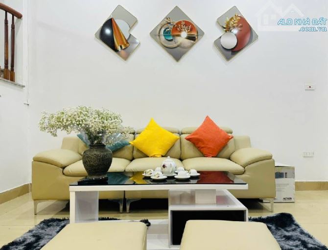 BÙI XƯƠNG TRẠCH- 8,2 TỶ- 5 TẦNG 3 NGỦ ĐỦ CÔNG NĂNG -NGÕ 3 GÁC TRÁNH FULL NỘI THẤT e Vân