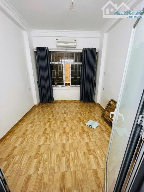 Bán Nhà Mặt Ngõ Cầu Giấy - 10m Ra Phố Oto Tránh