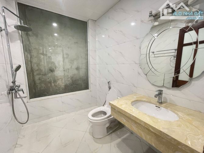 Mặt phố, 92,8m2, 9 tầng, mặt tiền 5,5m Ngã Tư Sở, Đống Đa, 39 tỷ 750.