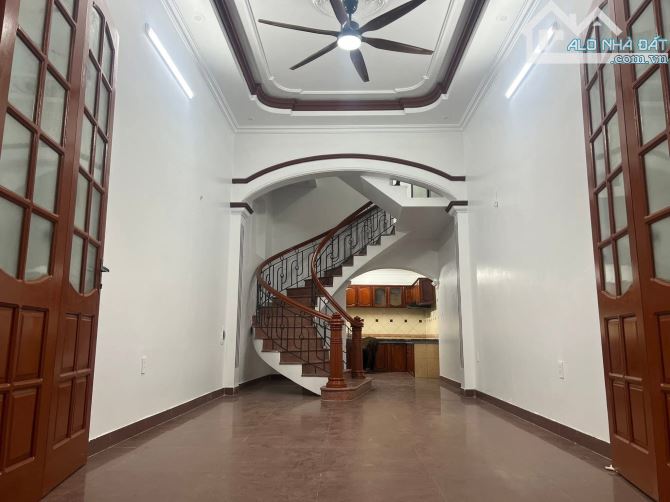 🌻Cần bán nhà 3 tầng mặt ngõ Hùng Duệ Vương - Thượng Lý - Hồng Bàng - 50m2, giá 3,6 tỷ