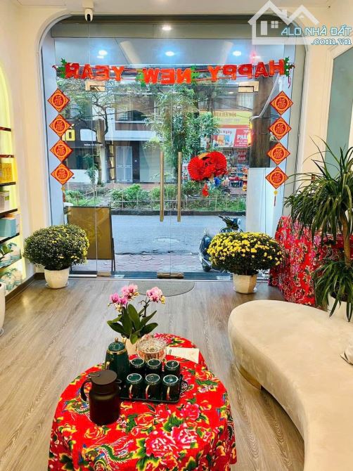 Hot! Nhà mặt phố Nguyễn Thái Học, Ba Đình – 135m² x 5 tầng, mặt tiền 7.5m, giá 9000$/th