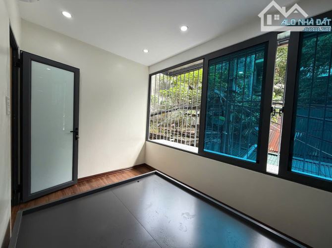 Bán nhanh căn hộ tầng 2 tập thể Nguyễn Công Trứ diện tích 75m2 giá 4.4 tỷ