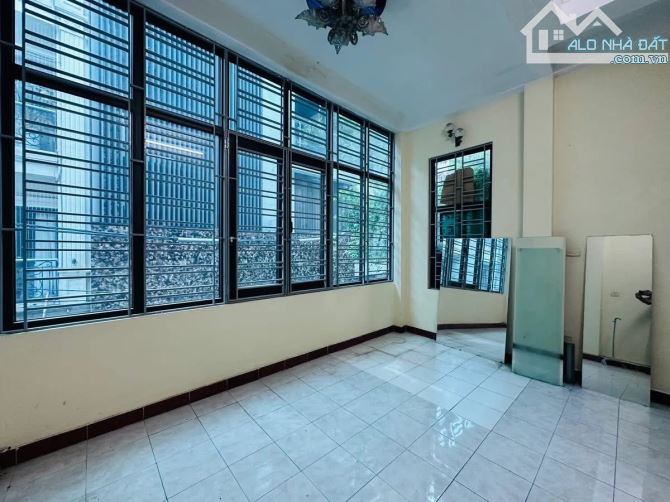 Bán Nhà Phân Lô Vương Thừa Vũ 91m2 Xây 4 Tầng Ô Tô Tránh Nhau Vị Trí Đắc Địa