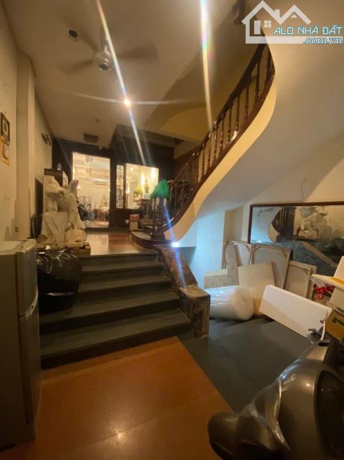 SIÊU PHẨM NHÀ MẶT PHỐ HÀNG GAI. HK.VỊ TRÍ KIM CƯƠNG. CHO HẠNG THƯƠNG GIA. 217M2.8T358