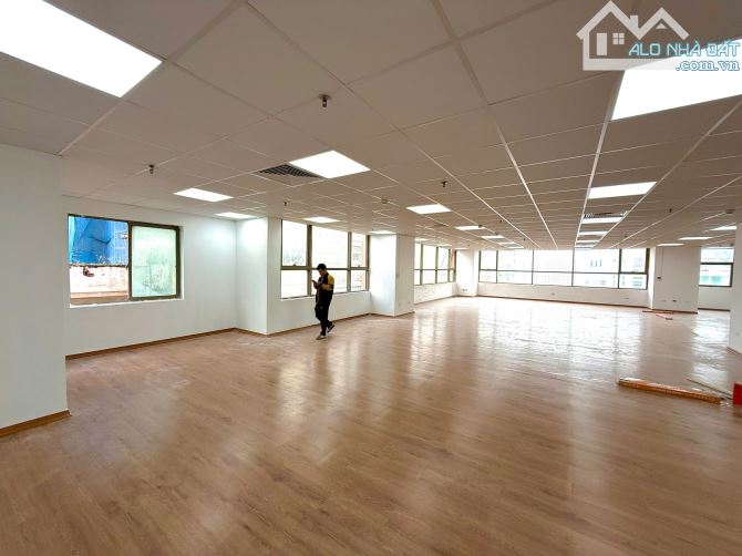 Cần cho thuê sàn VP 225M2 tại tòa Golden Palm Lê Văn Lương giá siêu rẻ - 2