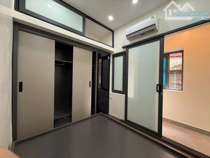 Bán nhanh căn hộ tầng 2 tập thể Nguyễn Công Trứ diện tích 75m2 giá 4.4 tỷ