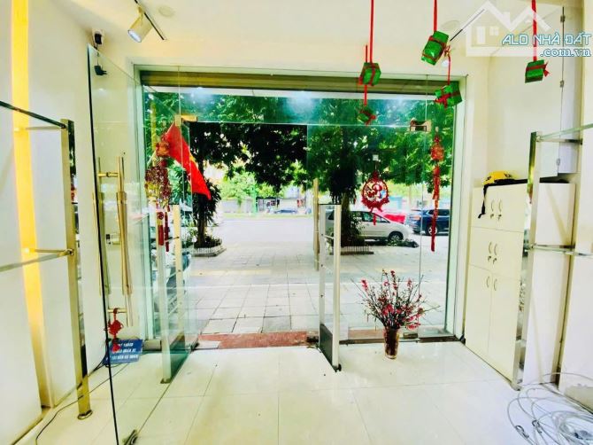 Cho thuê mặt bằng 34m², tầng 1, mặt tiền 71 Nguyễn Văn Huyên thuận lợi kinh doanh buôn bán