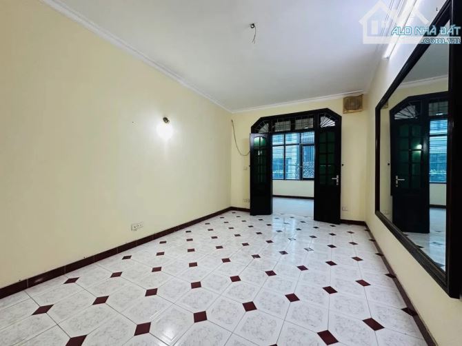 Bán Nhà Phân Lô Vương Thừa Vũ 91m2 Xây 4 Tầng Ô Tô Tránh Nhau Vị Trí Đắc Địa