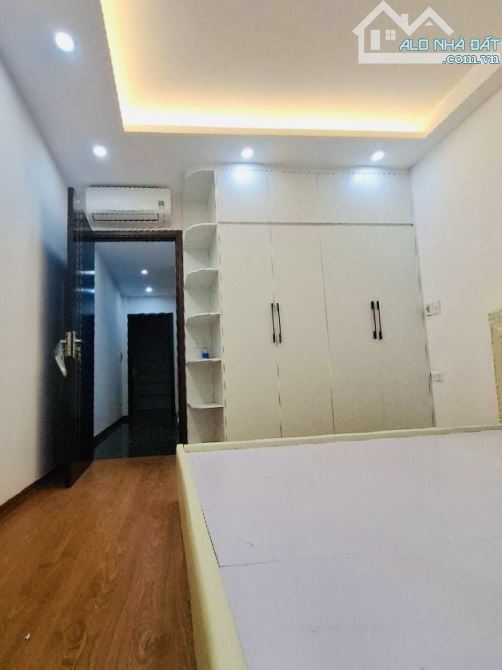 Bán nhà riêng Việt Hưng, 35m2 tường cột chắc chắn, ô tô đỗ cổng. 6.x tỷ gọi ngay