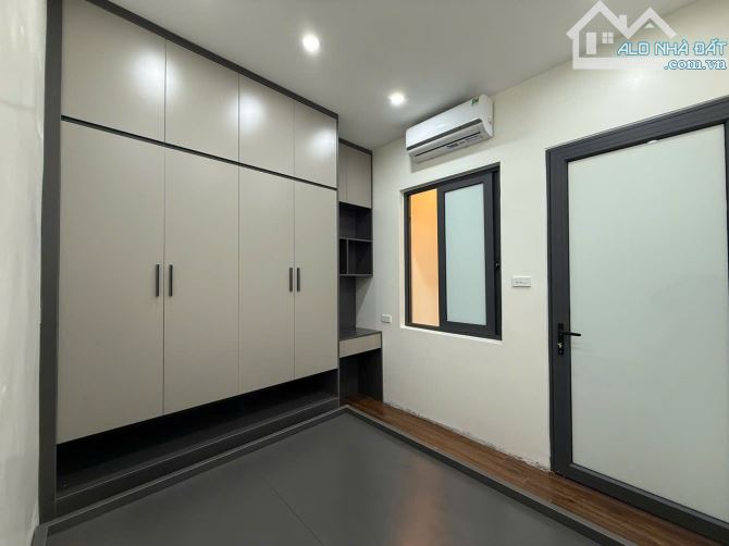 Bán nhanh căn hộ tầng 2 tập thể Nguyễn Công Trứ diện tích 75m2 giá 4.4 tỷ