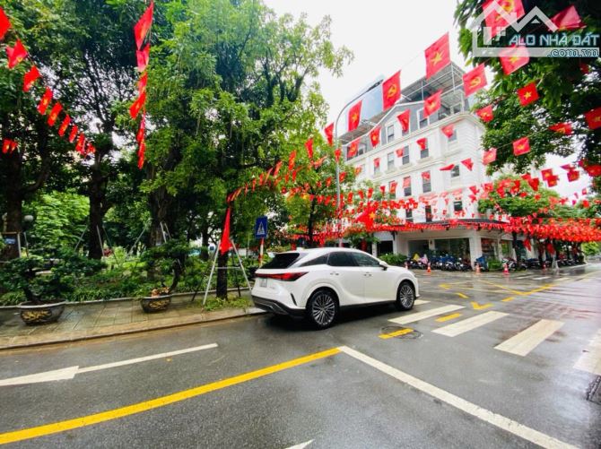 BIỆT THỰ LIỀN KỀ MẠC THÁI TỔ 120m2, 5T THANG MÁY, MT 6m - 62.5 TỶ - VỈA HÈ RỘNG,KINH DOANH