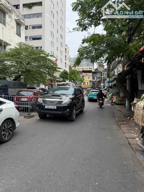 Bán nhanh căn hộ tầng 2 tập thể Nguyễn Công Trứ diện tích 75m2 giá 4.4 tỷ