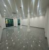 Cho thuê nhà mặt đường Văn Cao, dt 180m2, ngang 9m, nhà 4 tầng thông sàn, có thang máy