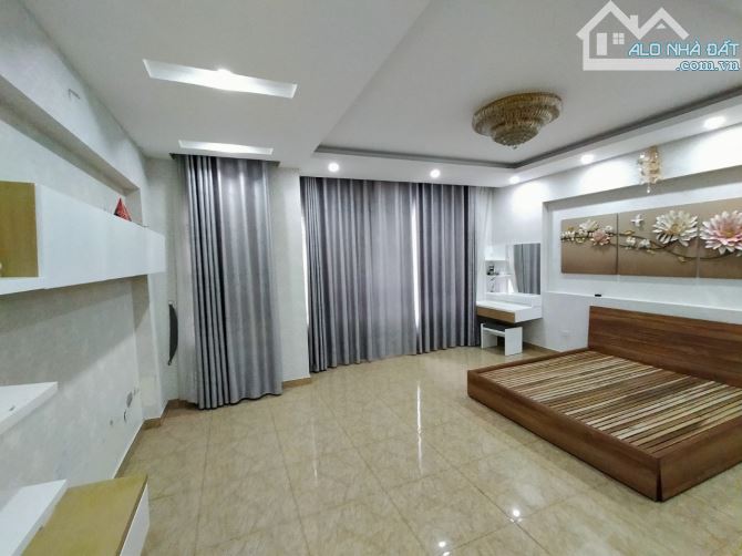 Cho thuê nhà Nguyễn Chí Thanh – Ba Đình DT 70m x 4 tầng, ôtô đỗ, đẹp giá thuê 26tr/th