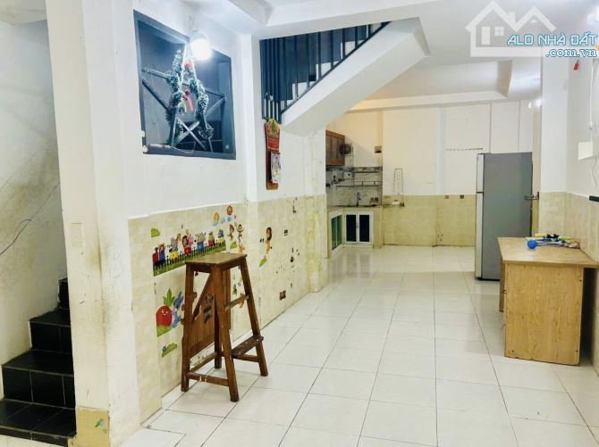 NHÀ CHO THUÊ CÁCH MẠNG – HẺM XE HƠI – 80M – 2 TẦNG – FULL TIỆN NGHI