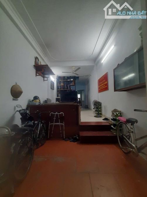 BÁN NHÀ HOÀNG HOA THÁM -NGÕ THÔNG Ô TO TRÁNH- SÁT PHỐ- CHỈ 30m Ô TÔ DÂN XÂY- VỊ TRÍ ĐỈNH