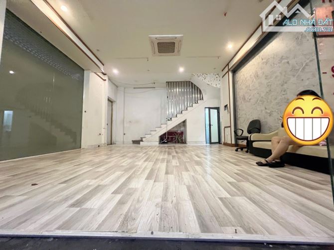 Bán nhà mặt phố Trường Chinh, DT 42/50m, 5 tầng, MT 5.6m, giá 29.5 tỷ.