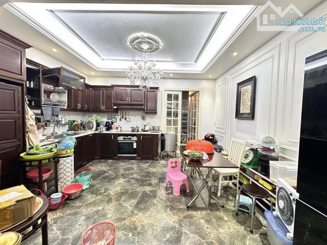 Bán nhà Lý Thường Kiệt, 45m2, 5 tầng, mặt tiền 5.2m, 28.3 tỷ, ngõ rộng thoáng, kinh doanh