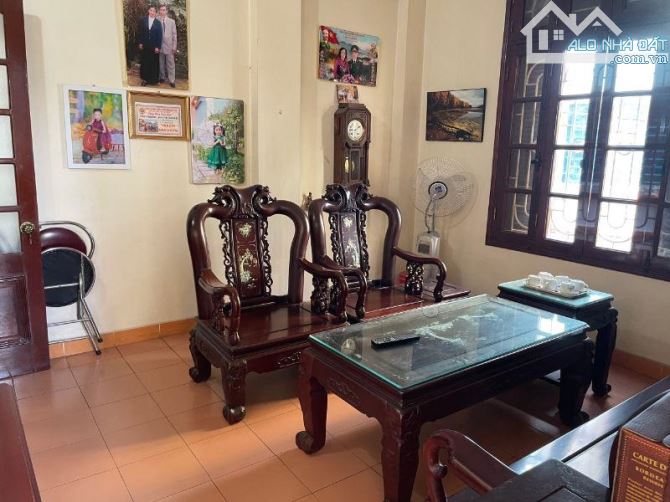 Lô góc Chùa Bộc, cạnh HV Ngân Hàng, sát phố, ô tô tránh 2 mặt, dân trí, dân xây 70m2