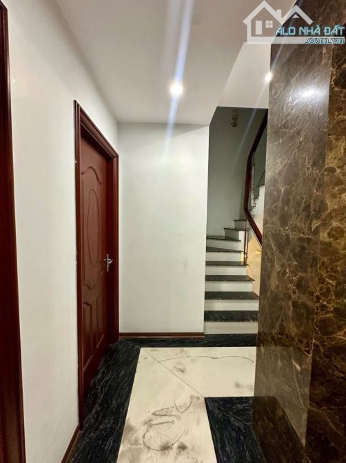 Phân lô ô tô Hoàng văn Thái 6 tầng thang máy 55m MT6.7m giá 23.8 tỷ