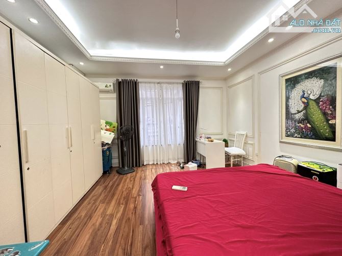 Bán nhà Lý Thường Kiệt, 45m2, 5 tầng, mặt tiền 5.2m, 28.3 tỷ, ngõ rộng thoáng, kinh doanh