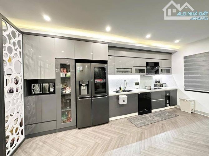 Nhà Đẹp Ở Ngay- Tặng Nội Thất- 55m2, 6 Tầng, Thang Máy, MT 6.7m- Gara Ô Tô- Hoàng Văn Thái