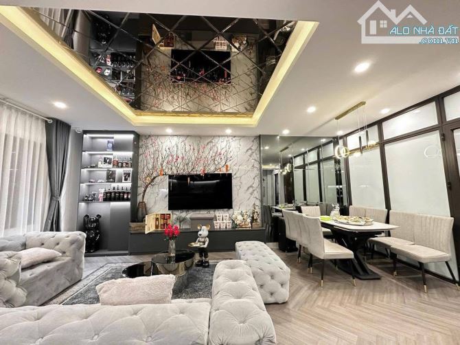 Nhà Đẹp Ở Ngay- Tặng Nội Thất- 55m2, 6 Tầng, Thang Máy, MT 6.7m- Gara Ô Tô- Hoàng Văn Thái