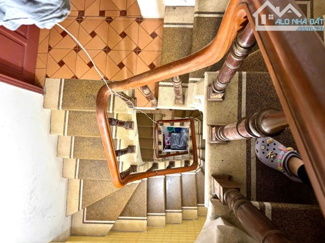 Bán nhà Lê Thanh Nghị 39m2, 4T, 7 phòng ngủ, nhà dân xây, sổ riêng, gần phố. Giá 7.5 tỷ TL