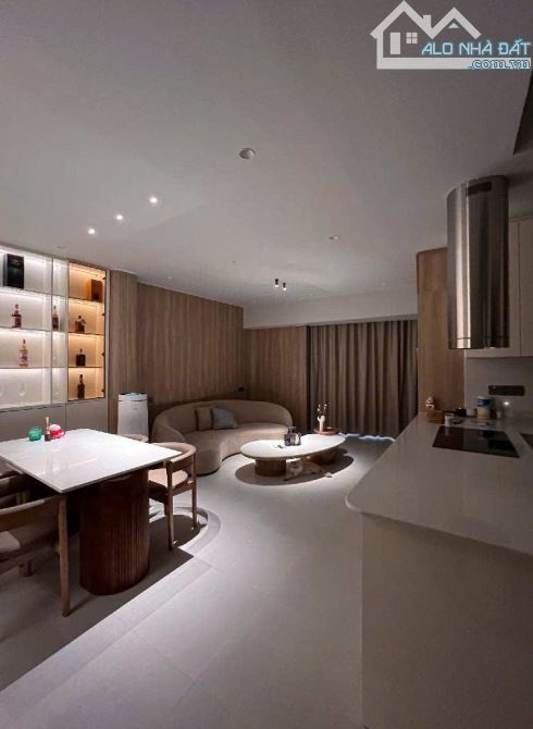 Bán nhà mặt phố Hàng Điếu, Hoàn Kiếm DT 35m2 * 2 tầng, chỉ 11 tỷ