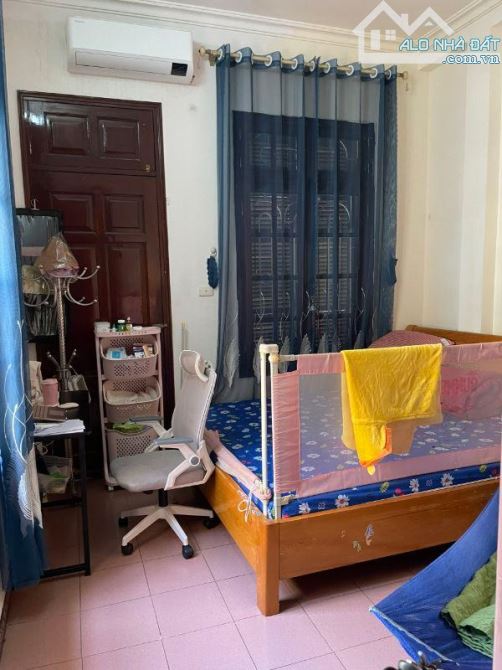 Lô góc Chùa Bộc, cạnh HV Ngân Hàng, sát phố, ô tô tránh 2 mặt, dân trí, dân xây 70m2