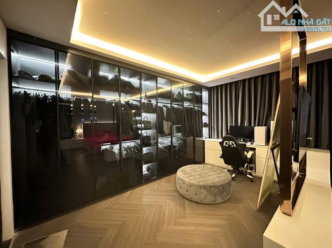 Nhà Đẹp Ở Ngay- Tặng Nội Thất- 55m2, 6 Tầng, Thang Máy, MT 6.7m- Gara Ô Tô- Hoàng Văn Thái