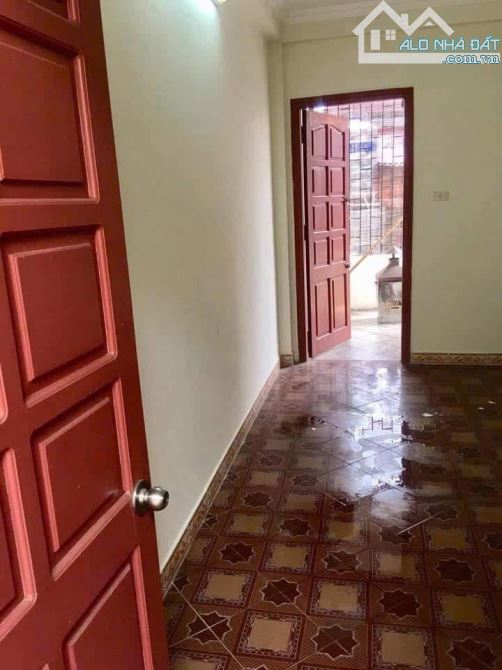 Bán nhà Lê Thanh Nghị 39m2, 4T, 7 phòng ngủ, nhà dân xây, sổ riêng, gần phố. Giá 7.5 tỷ TL