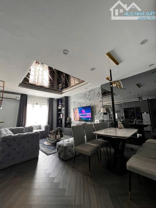 Phân lô ô tô Hoàng văn Thái 6 tầng thang máy 55m MT6.7m giá 23.8 tỷ