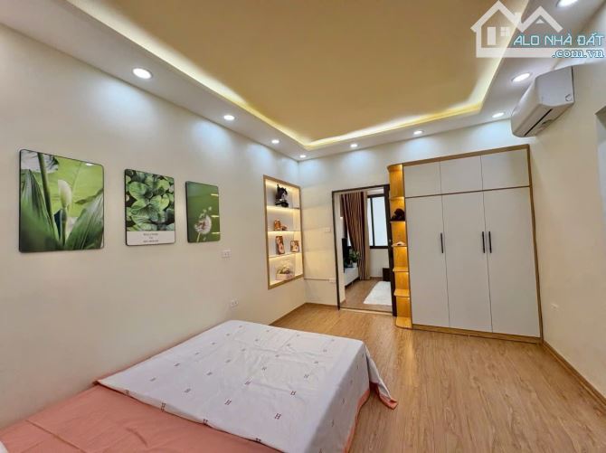 BÁN TẬP THỂ CỰC VIP NHÀ A ,TẦNG 3. NGÕ 121 CHÙA LÁNG, ĐỐNG ĐA. 110M2 – 3PN . 4,48 TỶ