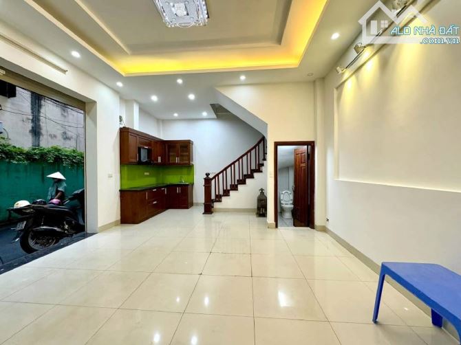 LÔ GÓC - 5 TẦNG - Ô TÔ TRÁNH - NGÕ THÔNG - KINH DOANH