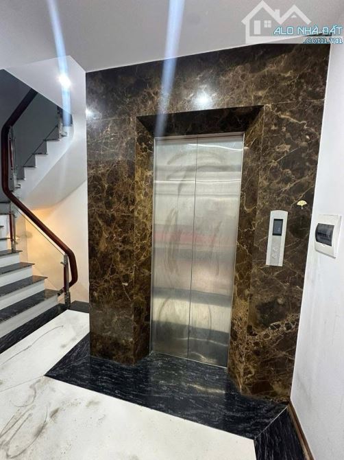 Nhà Đẹp Ở Ngay- Tặng Nội Thất- 55m2, 6 Tầng, Thang Máy, MT 6.7m- Gara Ô Tô- Hoàng Văn Thái