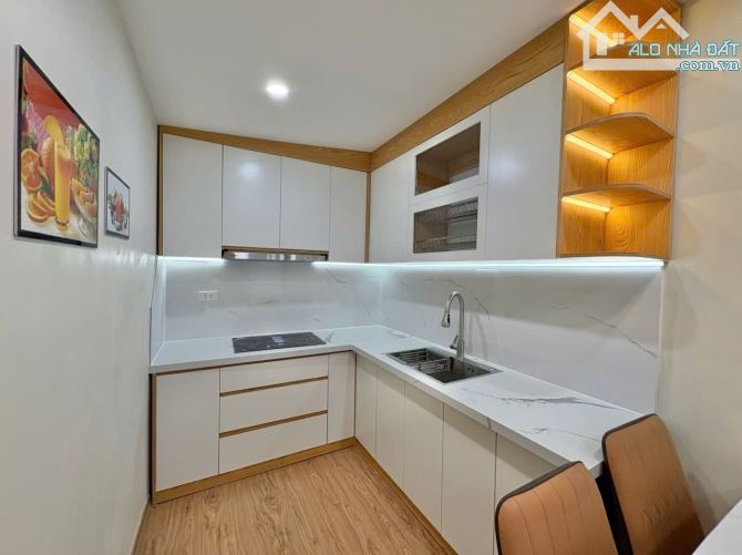 BÁN TẬP THỂ CỰC VIP NHÀ A ,TẦNG 3. NGÕ 121 CHÙA LÁNG, ĐỐNG ĐA. 110M2 – 3PN . 4,48 TỶ