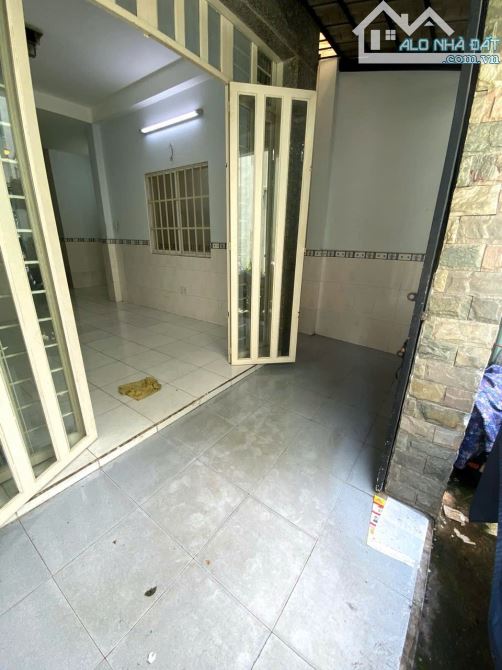 Nhà 1 Trệt 2 Lầu sân thượng 4,5x14m 2 Phòng 3 wc Hẻm 157 Dương Bá Trạc giá 11 Triệu