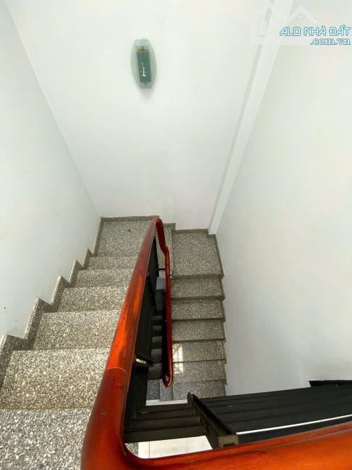 Nhà 1 Trệt 2 Lầu sân thượng 4,5x14m 2 Phòng 3 wc Hẻm 157 Dương Bá Trạc giá 11 Triệu - 1