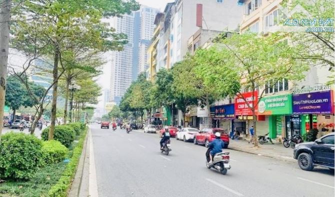 Siêu hiếm ! Phố Ngọc Khánh, thang máy, full nội thất phân lô ô tô ngủ trong nhà, sát phố.