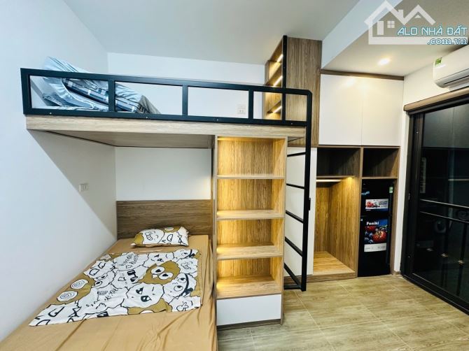 Khu vực đuổi không hết khách - CHDV HBT xây mới 2 thoáng - 50m 5 tầng 10.x tỉ