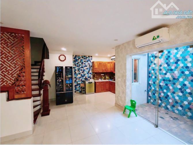 Cho thuê nhà mặt phố Ngọc Khánh - 90m2 (DTSD 180m2) - MT 9m - 60tr/tháng - 2